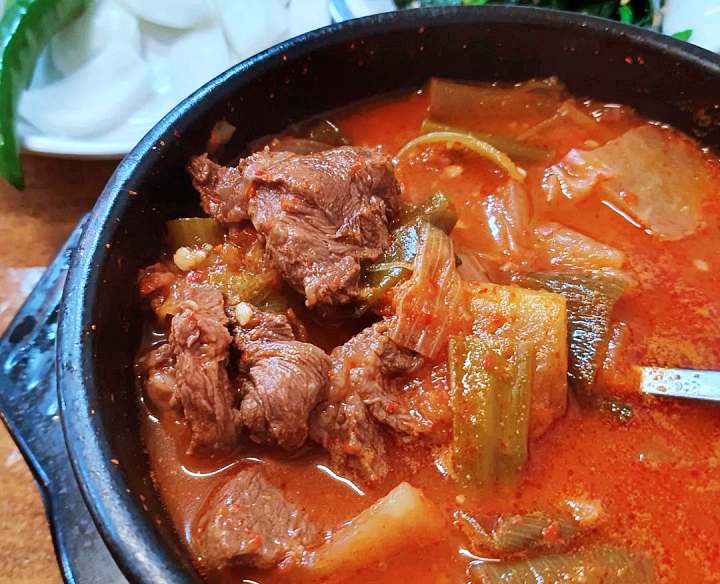 1++ 한우가 한가득 소고기 국밥 양념 돼지갈비 6천원 한우국밥 경복궁역 인왕산 맛집 추천 생방송투데이 맛있GO 싸다GO
