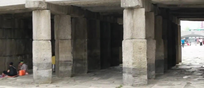 광통교 밑 다릿돌 1