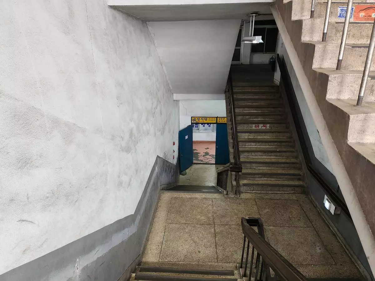 광주등심으로 내려가는 계단