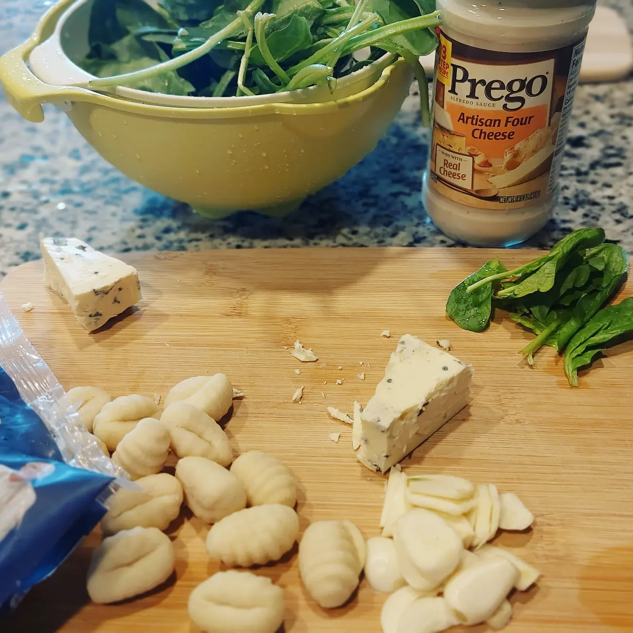 시금치 블루치즈 뇨끼