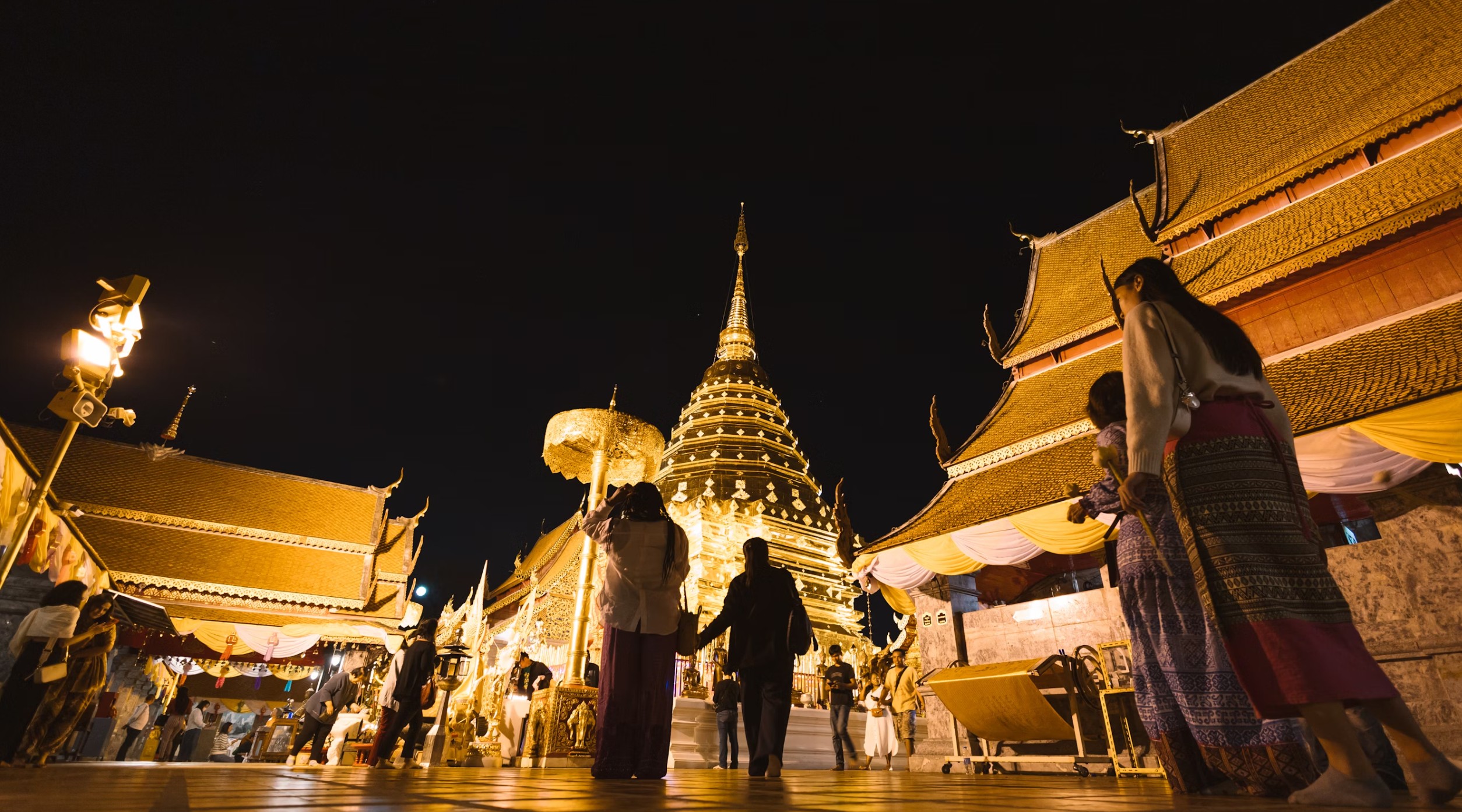 도이수텝-사원의-밤