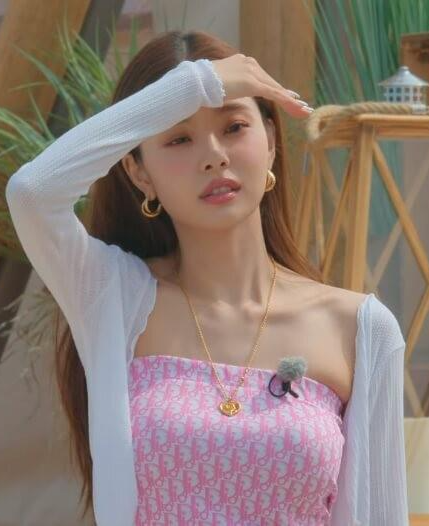 솔로지옥에서 프리지아가 입었던 디올탑