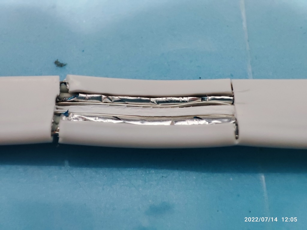 케이블 분해 중