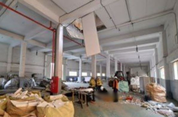 경기도 오산시 한 폐공장에서 가수 연습생 화보 촬영 도중 스태프 여러 명이 6m 아래로 추락하는 사고가 발생했다. 사진은 사고가 발생한 폐공장 현장. [사진=경기도 소방재난본부]