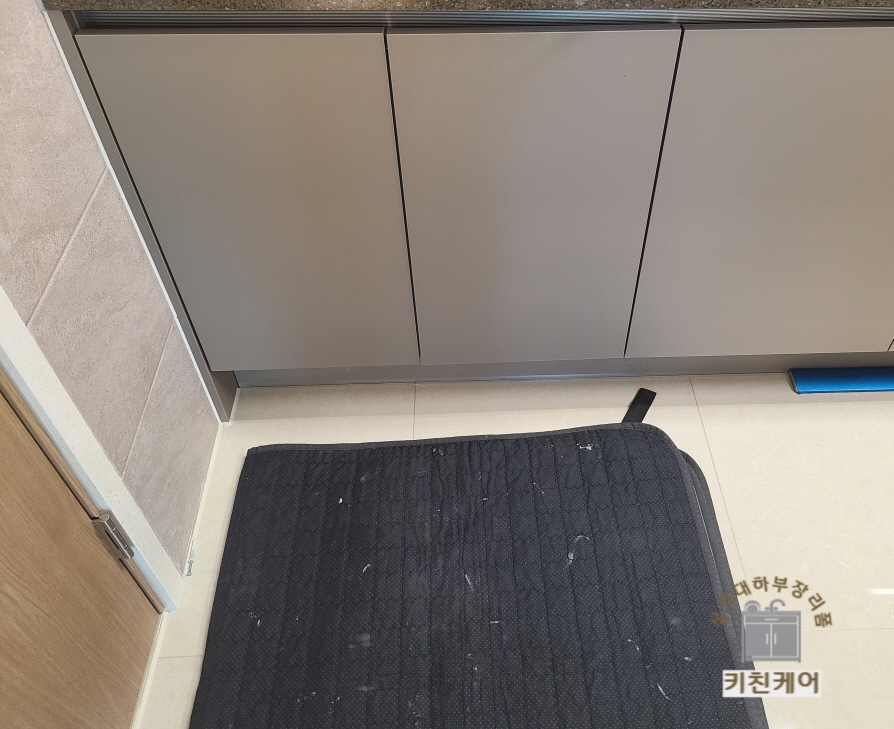 식기세척기-빌트인을-위한-장공사-전-싱크대하부장