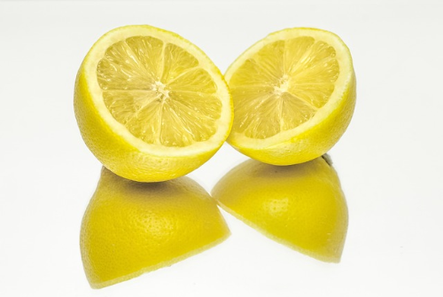레몬즙으로 피부 미백 가능할까? 천연 홈케어 가이드