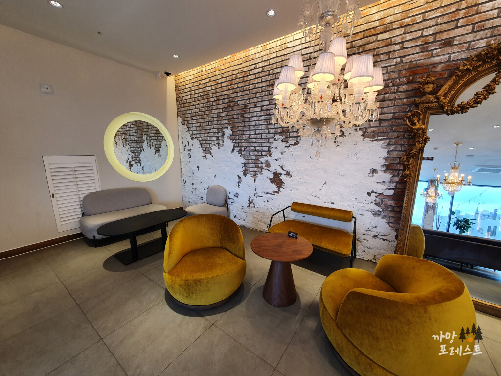 M베이커리 카페 2층