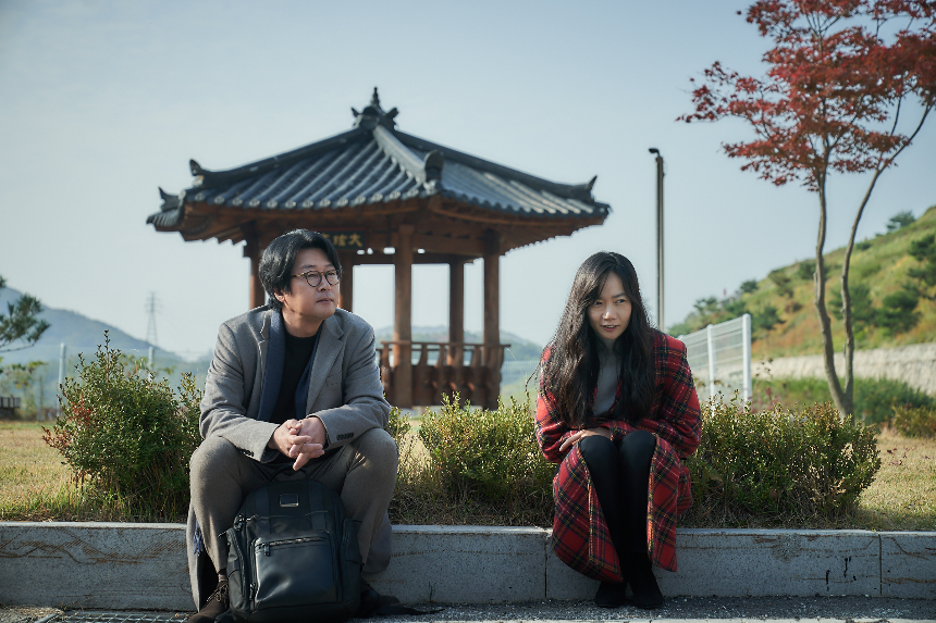 2025 영화 &amp;#39;바이러스&amp;#39; 리뷰 : 감염되면 사랑에 빠지는 독특한 로맨스