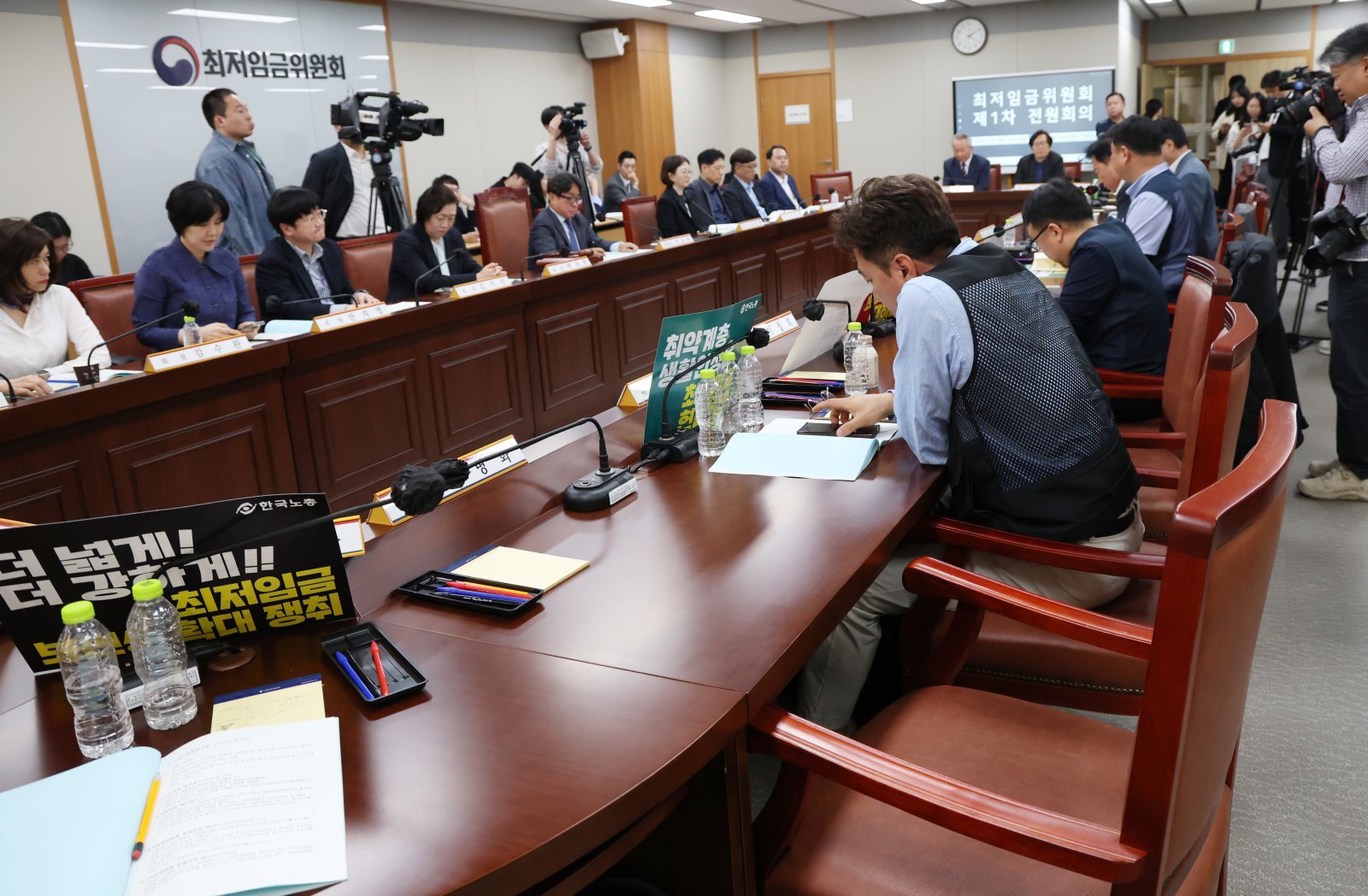 택배기사 최저임금, 택배기사 최저임금 부결, 배달기사 최저임금, 플랫폼 노동자 최저임금, 최저임금위원회, 도급제 근로자, 특수고용 노동자, 최저임금 표결, 배달 라이더 최저임금, 최저임금 적용 확대