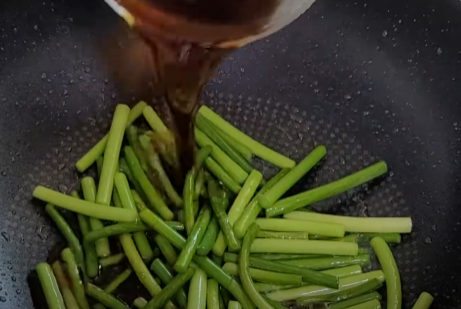 건새우 마늘쫑 볶음