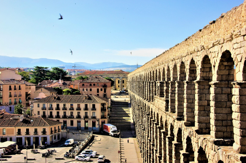 돌과 색으로 기록된 스페인의 시간