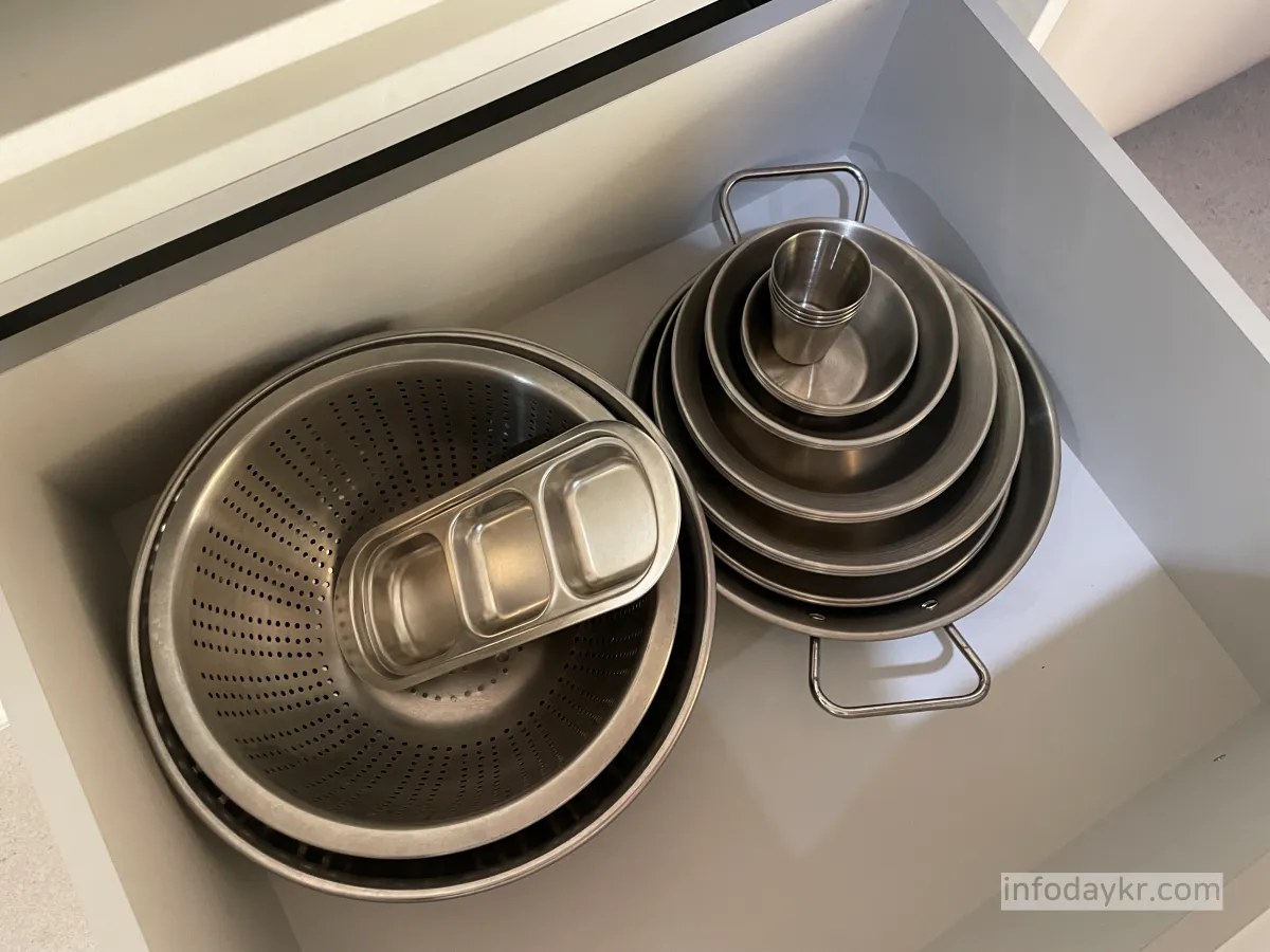 스윗피크닉-글램핑-부엌-그릇