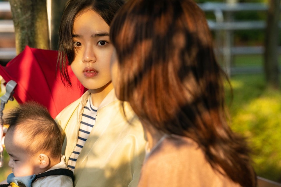 영화<아이>리뷰 : 혼자가 아닌 우리가 되는 순간, 김향기X류현경가 말하는 진짜 가족의 의미