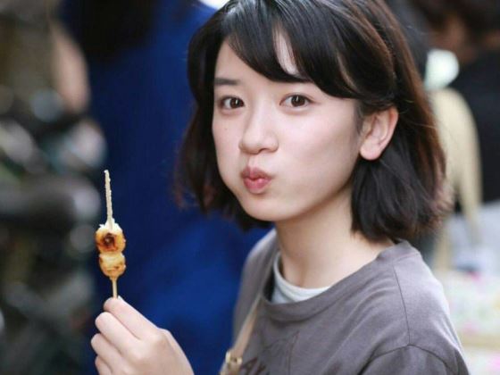 당고먹는-예쁜여자