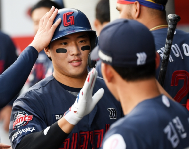 롯데 자이언츠 선수 손성빈 사진