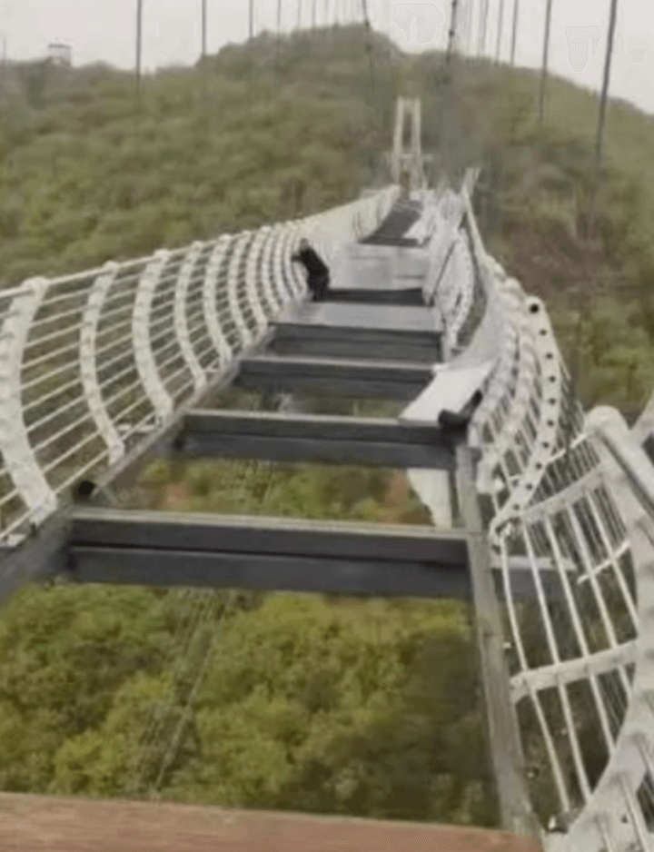 중국-유리다리-파손