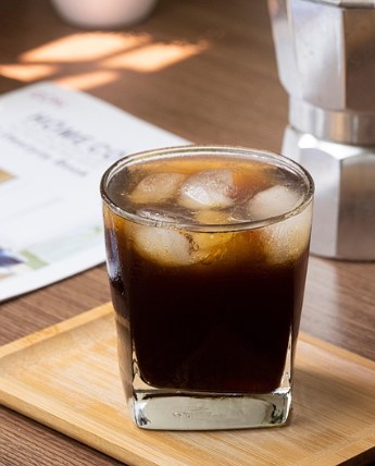 &ldquo;아이스 아메리카노가 충치 부른다고?&rdquo; 여름철 커피와 치아의 관계