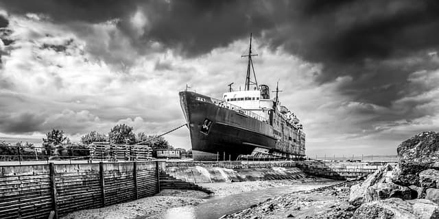 부산 ○○조선소의 몰락 – 쇠락한 산업 유산