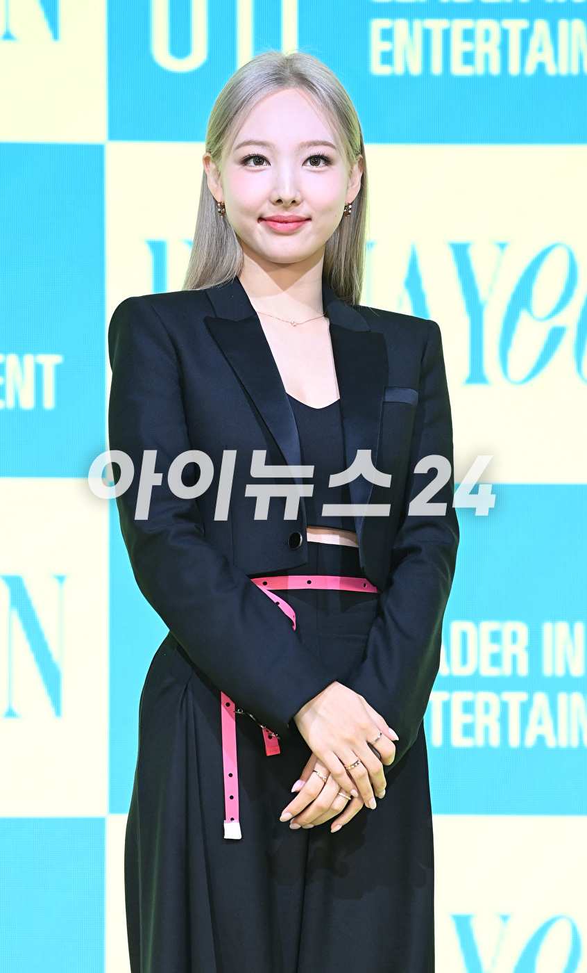 트와이스 나연이 24일 오전 서울 여의도 페어몬트호텔에서 진행된 첫 솔로 앨범 '아이엠 나연(IM NAYEON)' 쇼케이스에 참석하고 있다. [사진=정소희 기자]