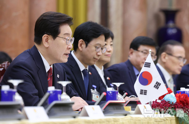 한-베트남 협력 강화 선포! 2026 정상회담 성과 총정리: 원전&middot;고속철&middot;1500억 달러 교역 목표