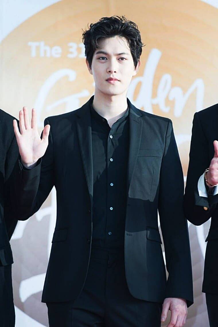씨엔블루-출신-이종현