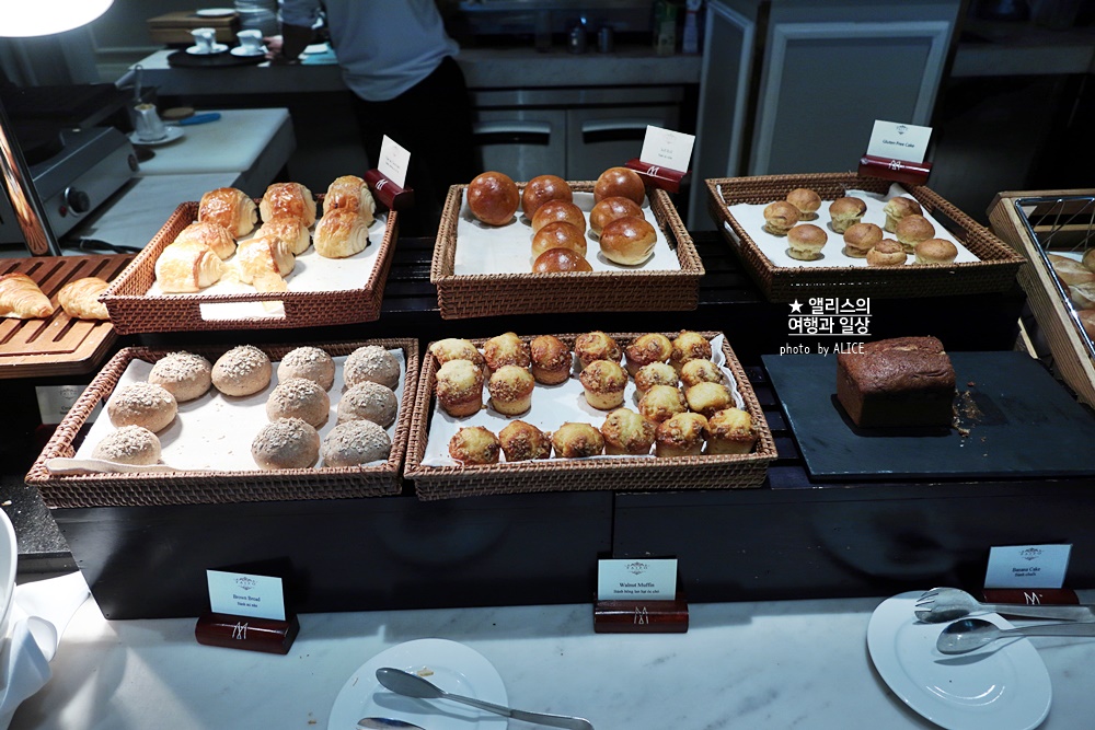 로열 호이안 엠갤러리 호텔 조식 후기 파이포 카페