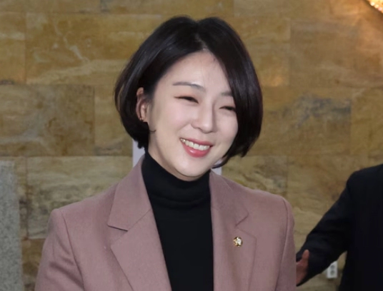 배현진 국회의원 프로필 나이 고향 학력 재산