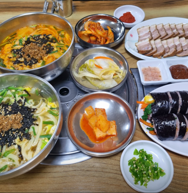 까치장칼국수 대표 메뉴