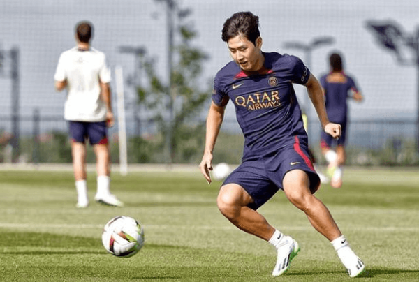 PSG 전북 축구 이강인 사진입니다.
