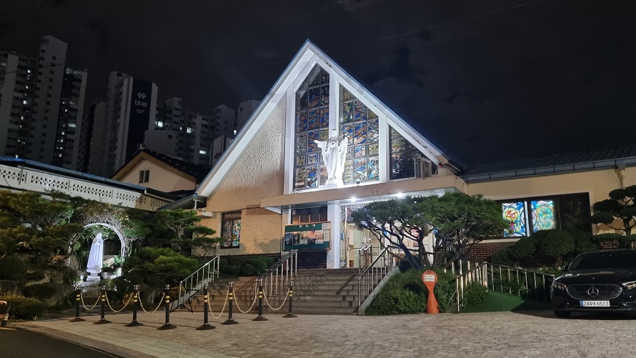 전주 효자동성당 성전 건물, 예수성심상, 성모동산 성모상 사진