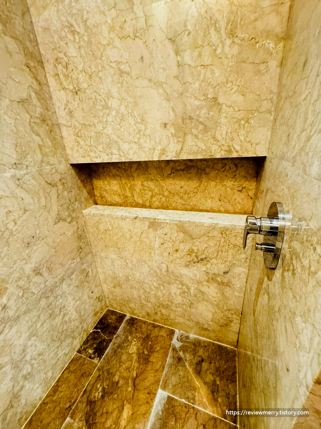 샤워실 내부