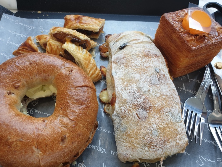 카페에서 즐기는 갈비?! 통갈비 에그 베네딕트, 상하이 파스타, 흑임자 크림 아인슈페너 남양주 브런치 베이커리 카페 맛집 추천 생방송투데이 리얼맛집 오늘방송 먹킷리스트