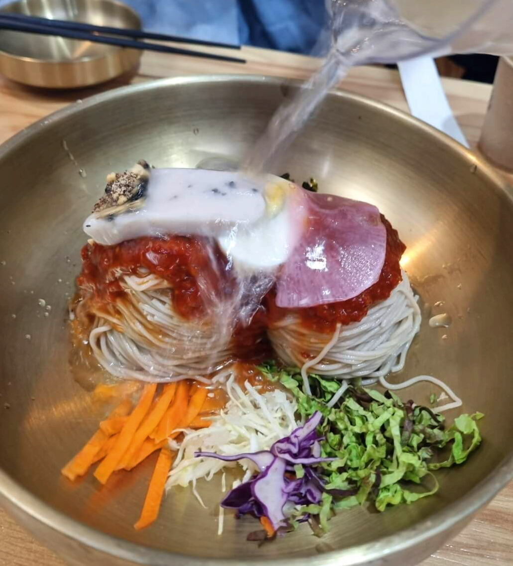 메바우명가춘천막국수-비빔막국수와동치미