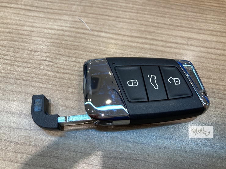 폭스바겐 신형 아테온, 파사트 GT 리모컨 전지 교환방법