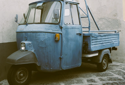 2024 노후 경유차 조기폐차 지원금 신청조건과 관련된 노후된 자동차 사진