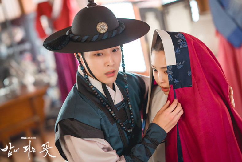 밤에 피는 꽃 다시보기