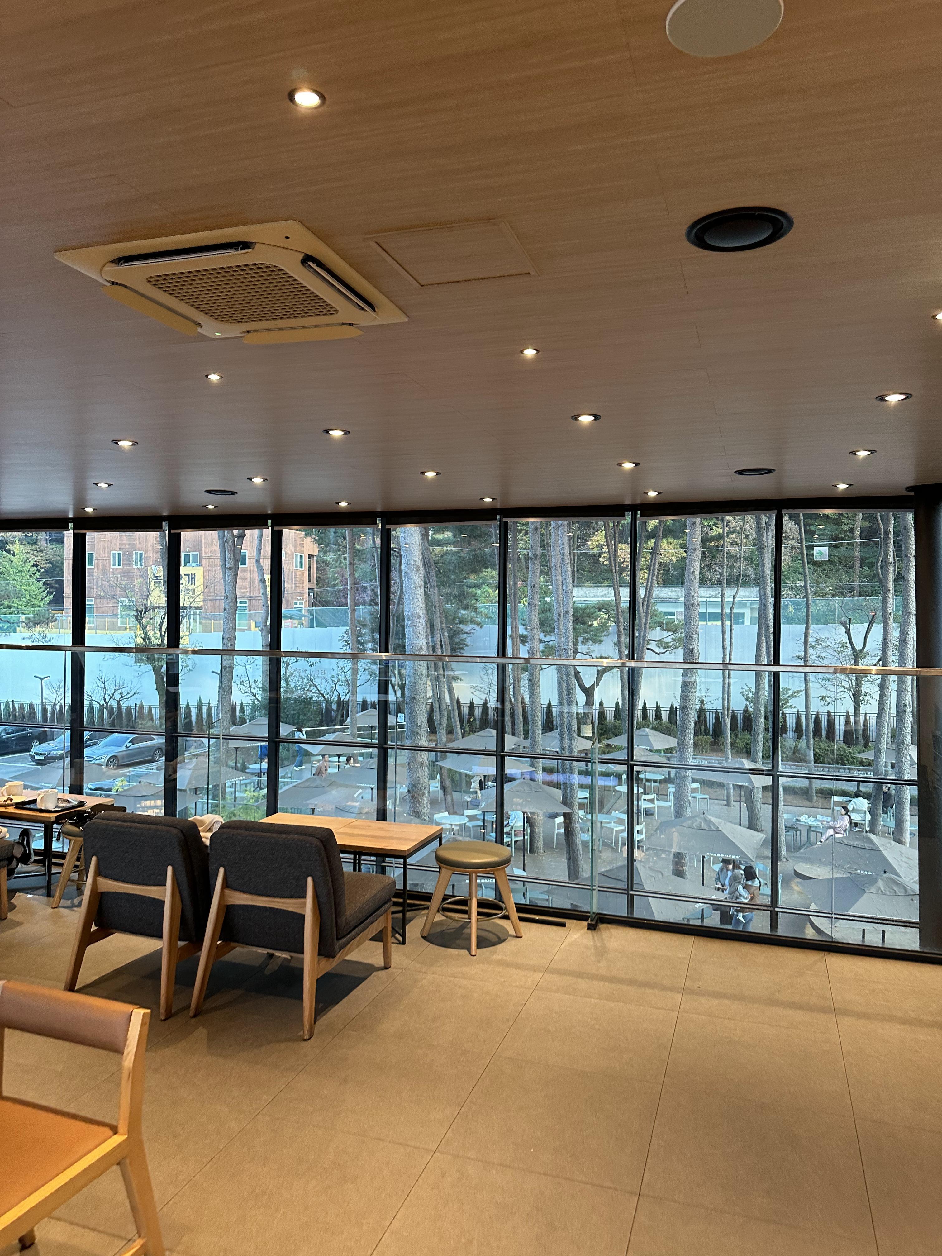 스타벅스 통창전경 2 