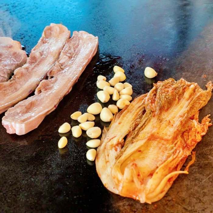 서민갑부 철판 삼겹살 행주산성 맛집 전참시 이영자 추천 삽자루 지리산 흑돼지 구이 비빔국수 잔치국수 연 매출 20억 원 조태중 방송 정보