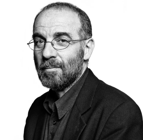 안경 턱수염이 있는 주세페 토르나토레감독 사진