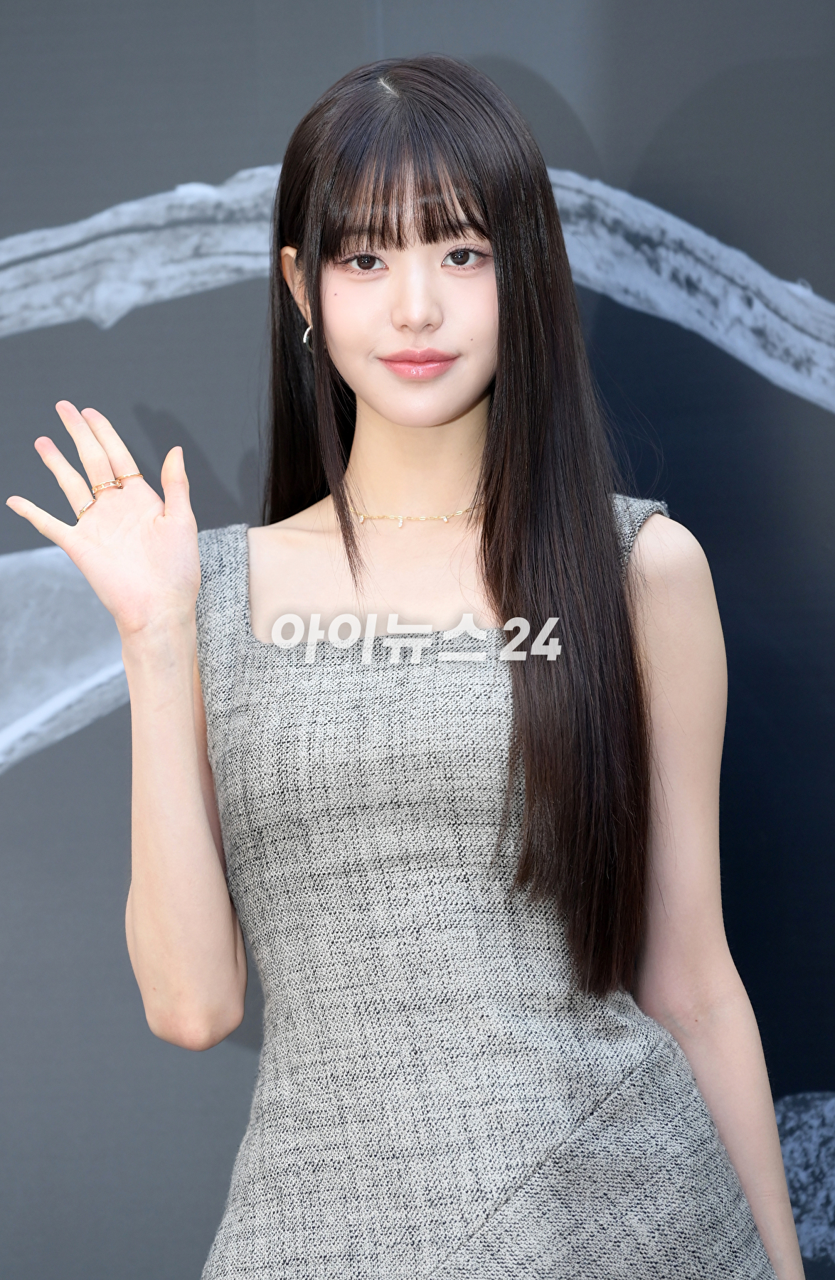 아이브 장원영이 24일 오후 서울 성동구 성수동에서 열린 플래그십 스토어 &#39;이니스프리 디아일 성수&#39; 오픈 행사에 참석하고 있다. [사진=정소희 기자]