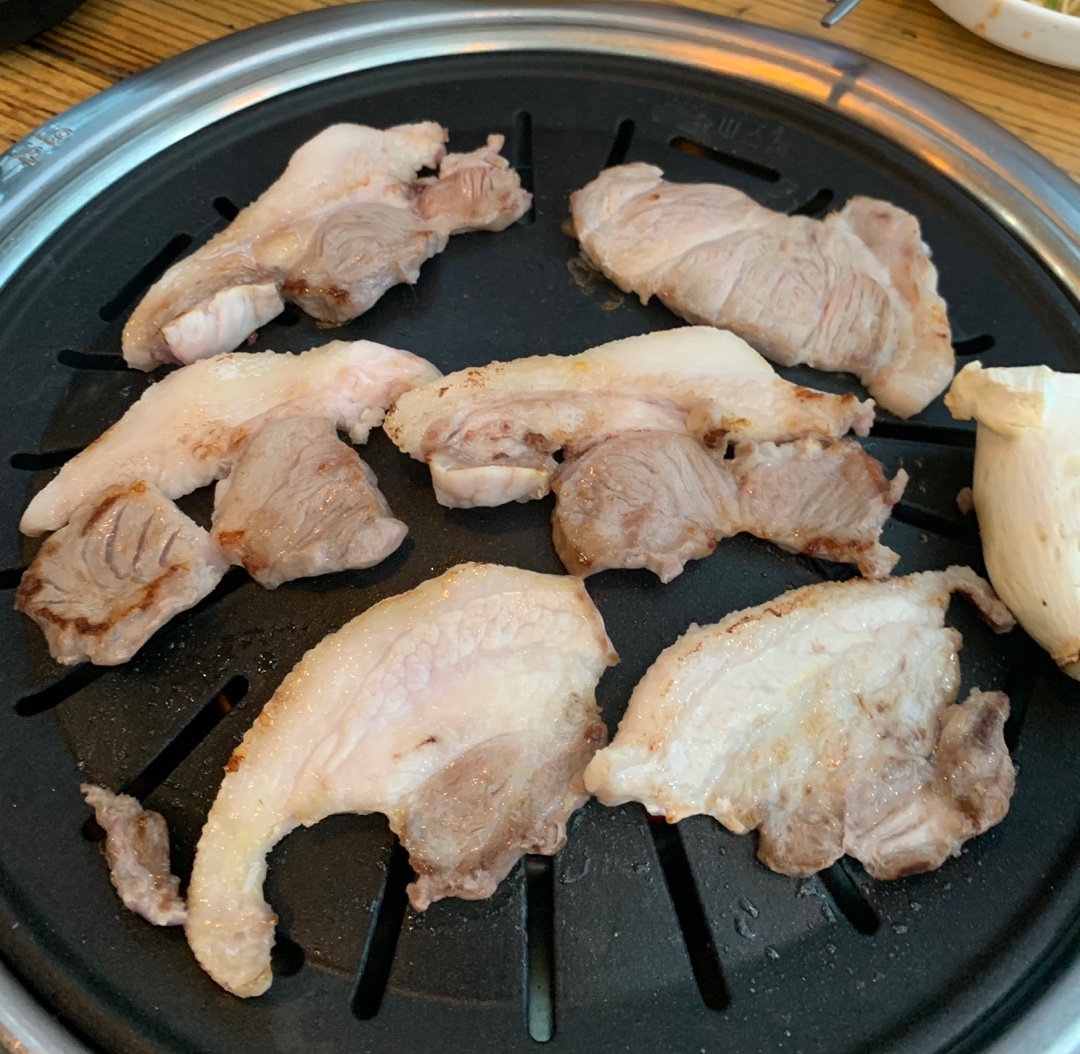 뒷고기 굽는중