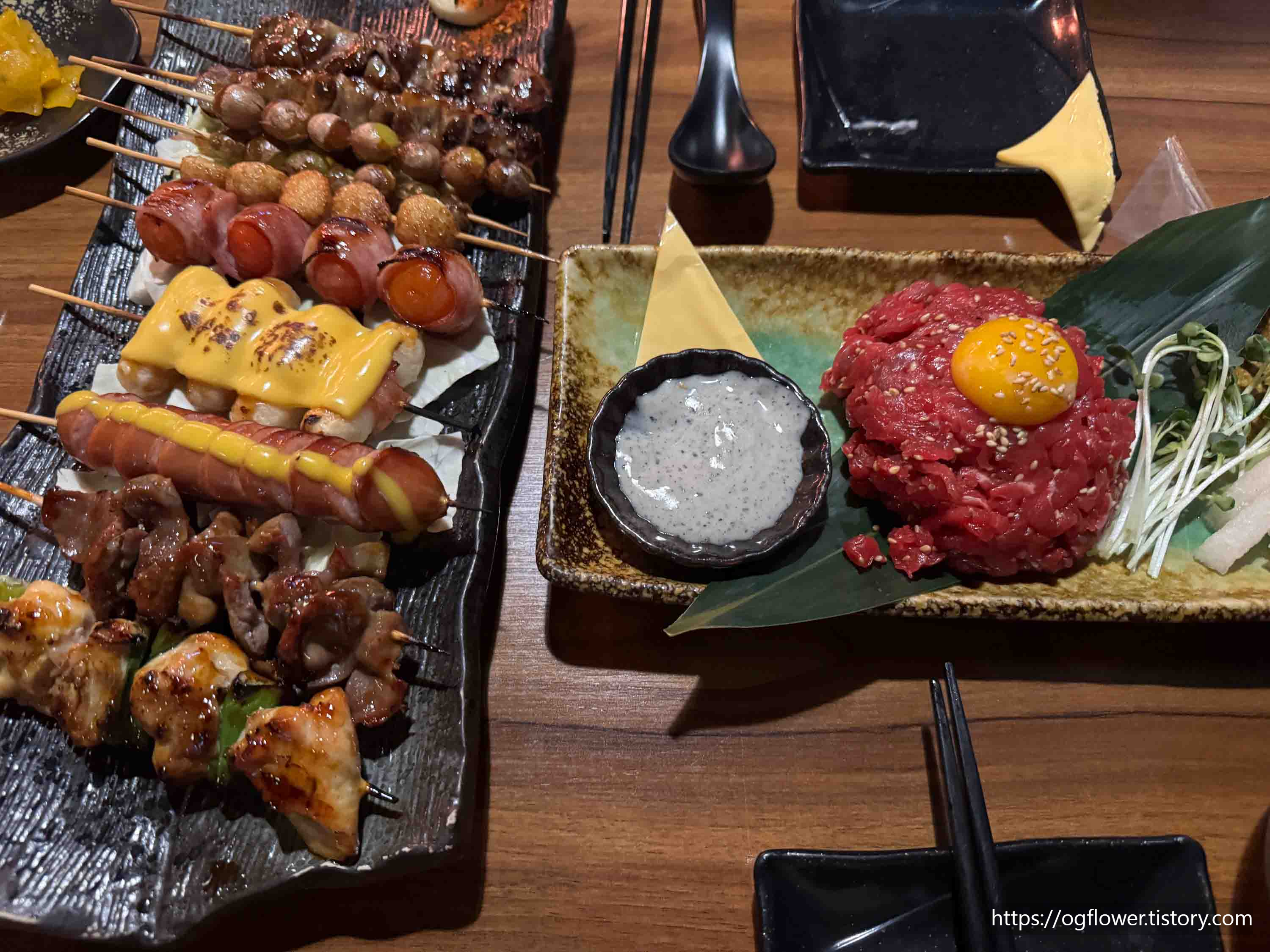 쿠마이누-꼬치-육회