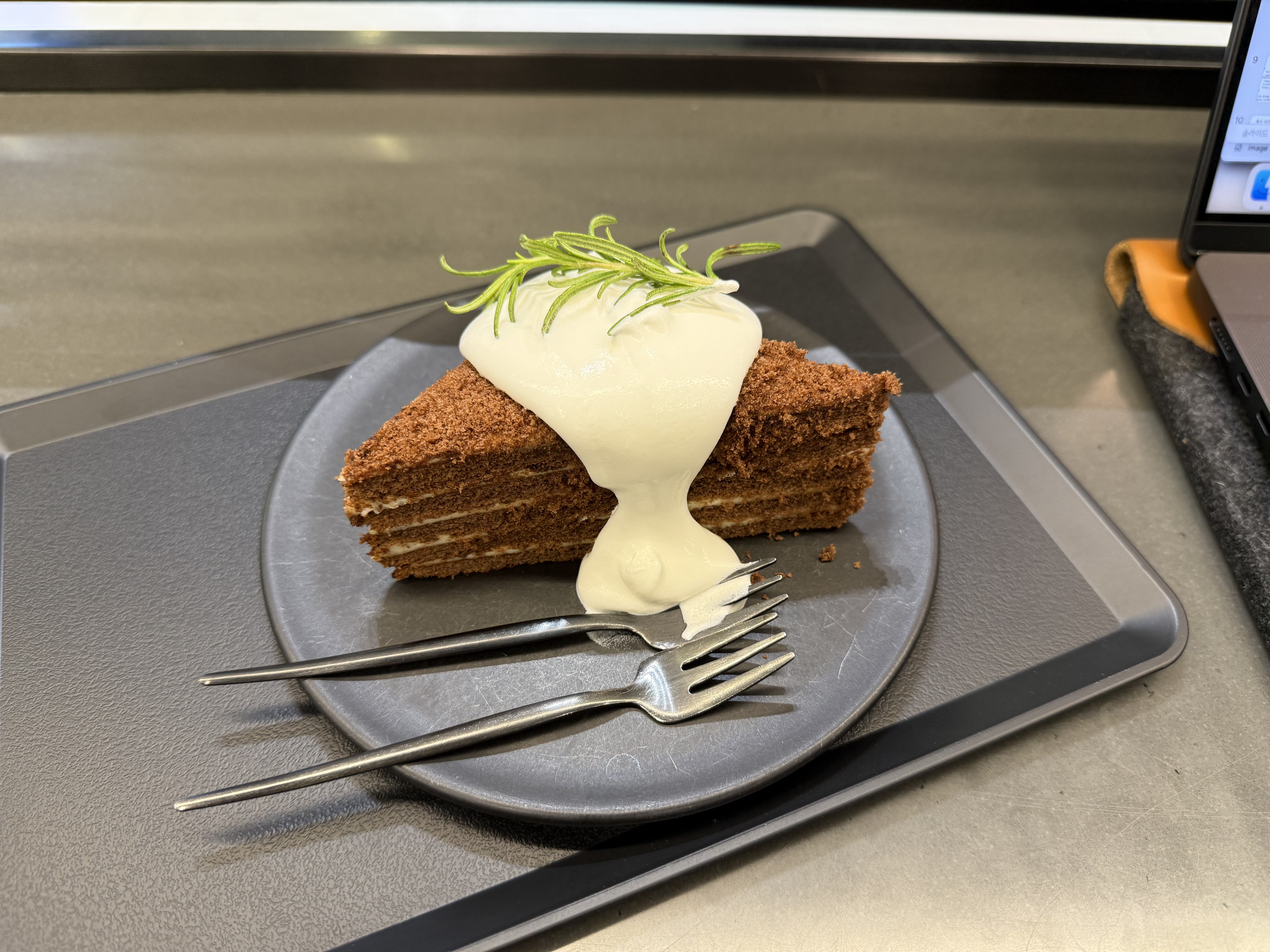 센터커피 허니초코 케이크