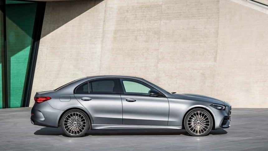 벤츠 6세대 C클래스 옆면