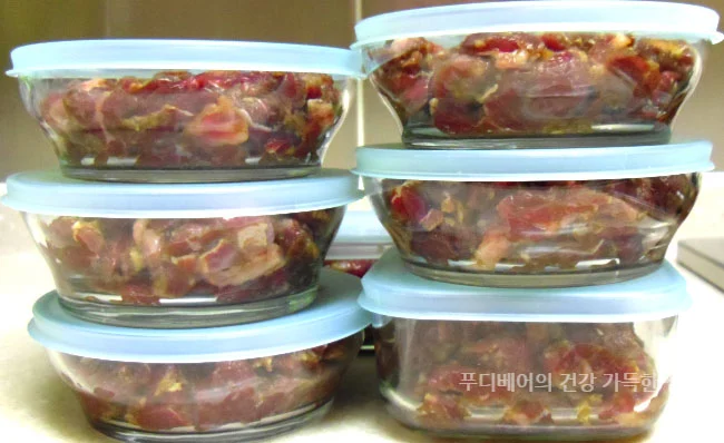 국거리로-손질된-소고기를-밀폐용기에-담아-놓은-모습