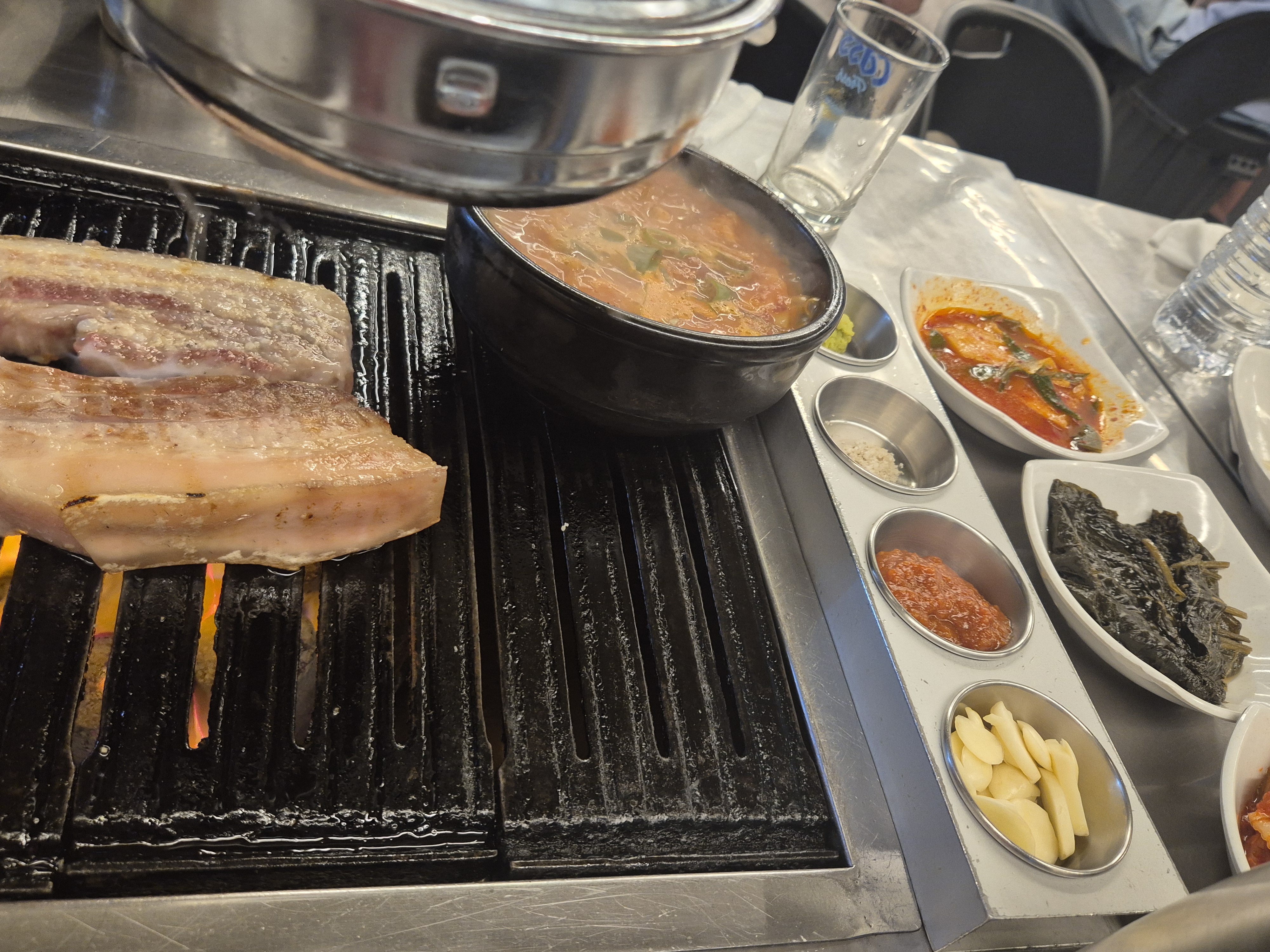 제주도 협재해수욕장 흙돼지 맛집 - 더꽃돈본점