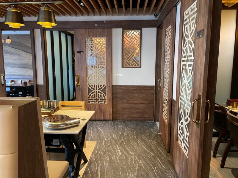 강남 맛집 청담25 울릉도 자연산 돌미역국 - 룸구조