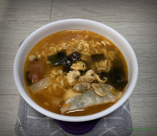 이마트 노브랜드 냉동 해물 모둠/모듬 2022년 8,9월 오뚜기 김치 라면