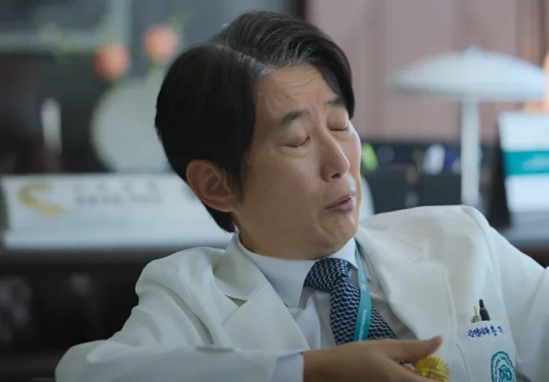 넷플릭스 중증외상센터에서 홍재훈 역을 맡은 김원해