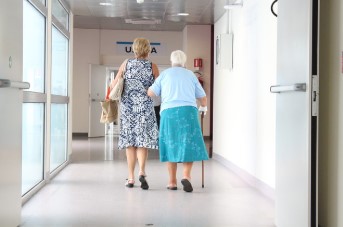 초고령화사회 진입! 부모도 자식도 힘든 시대&hellip; 베이비부머 세대의 돌봄 대란 예고